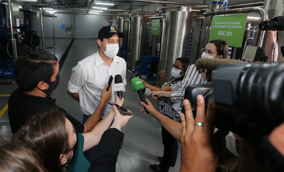 O governador Carlos Massa Ratinho Junior participa nesta quinta-feira (29) da inauguração da usina híbrida EnerDinBo, em Ouro Verde do Oeste. A geradora utilizará a luz do sol e dejetos da suinocultura para produzir energia elétrica. O investimento privado foi de R$ 12 milhões.Ouro Verde do Oeste, 29/10/2020 - Foto: Geraldo Bubniak/AEN