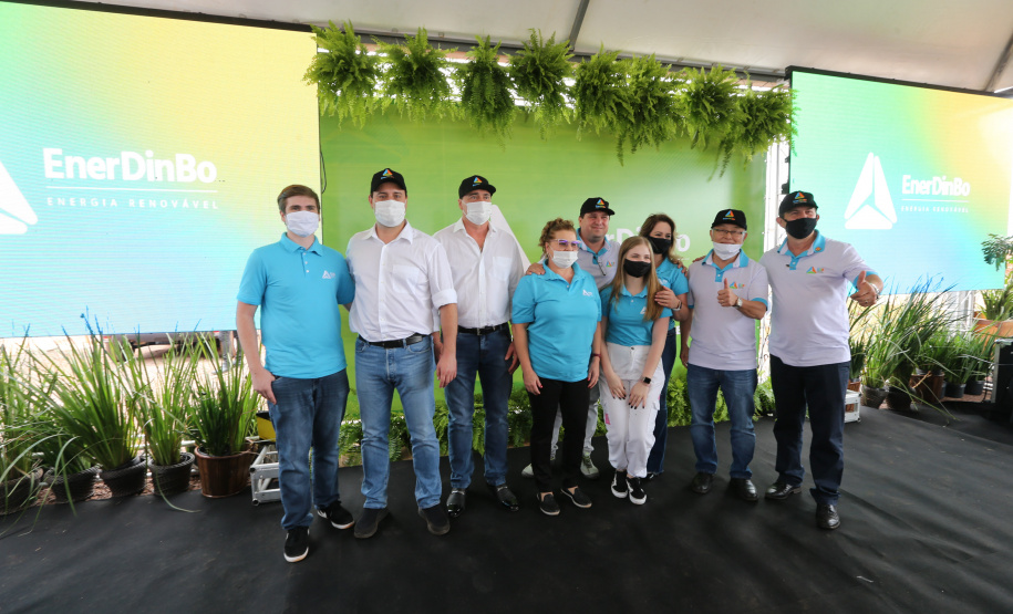 O governador Carlos Massa Ratinho Junior participa nesta quinta-feira (29) da inauguração da usina híbrida EnerDinBo, em Ouro Verde do Oeste. A geradora utilizará a luz do sol e dejetos da suinocultura para produzir energia elétrica. O investimento privado foi de R$ 12 milhões.Ouro Verde do Oeste, 29/10/2020 - Foto: Geraldo Bubniak/AEN