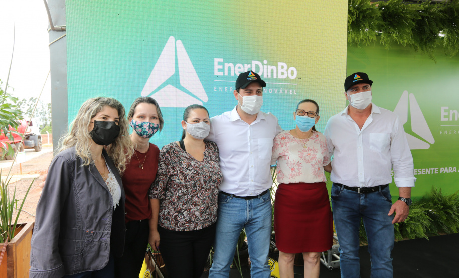 O governador Carlos Massa Ratinho Junior participa nesta quinta-feira (29) da inauguração da usina híbrida EnerDinBo, em Ouro Verde do Oeste. A geradora utilizará a luz do sol e dejetos da suinocultura para produzir energia elétrica. O investimento privado foi de R$ 12 milhões.Ouro Verde do Oeste, 29/10/2020 - Foto: Geraldo Bubniak/AEN