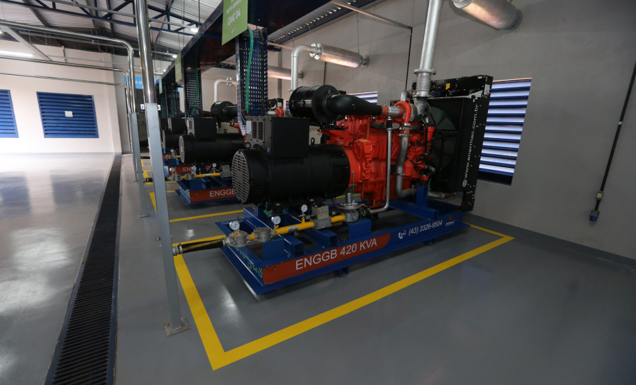 O governador Carlos Massa Ratinho Junior participa nesta quinta-feira (29) da inauguração da usina híbrida EnerDinBo, em Ouro Verde do Oeste. A geradora utilizará a luz do sol e dejetos da suinocultura para produzir energia elétrica. O investimento privado foi de R$ 12 milhões.Ouro Verde do Oeste, 29/10/2020 - Foto: Geraldo Bubniak/AEN