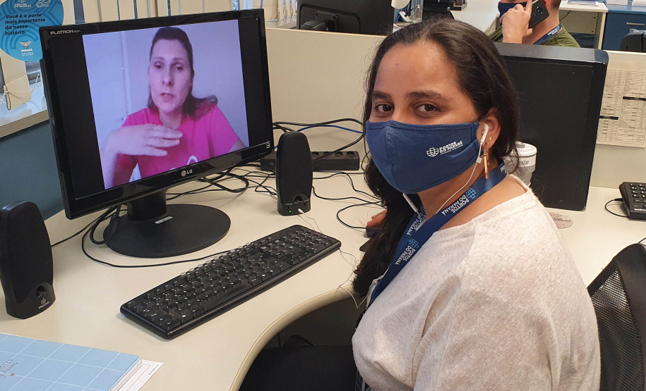 Para encerrar as atividades alusivas ao Outubro Rosa, as funcionárias da Portos do Paraná participaram nesta quinta-feira (29) de uma palestra sobre o câncer de mama. O encontro online reuniu colaboradoras e estagiárias da empresa pública para conversar sobre o tema com a diretora-geral do Instituto Peito Aberto, Fabiana Parro. Foto: Portos do Paraná