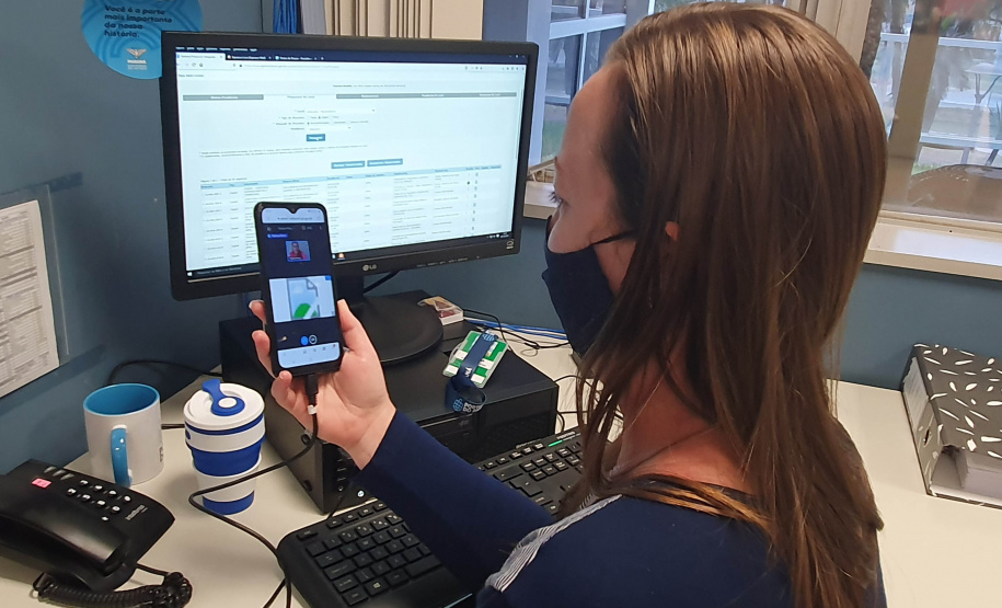 Para encerrar as atividades alusivas ao Outubro Rosa, as funcionárias da Portos do Paraná participaram nesta quinta-feira (29) de uma palestra sobre o câncer de mama. O encontro online reuniu colaboradoras e estagiárias da empresa pública para conversar sobre o tema com a diretora-geral do Instituto Peito Aberto, Fabiana Parro. Foto: Portos do Paraná