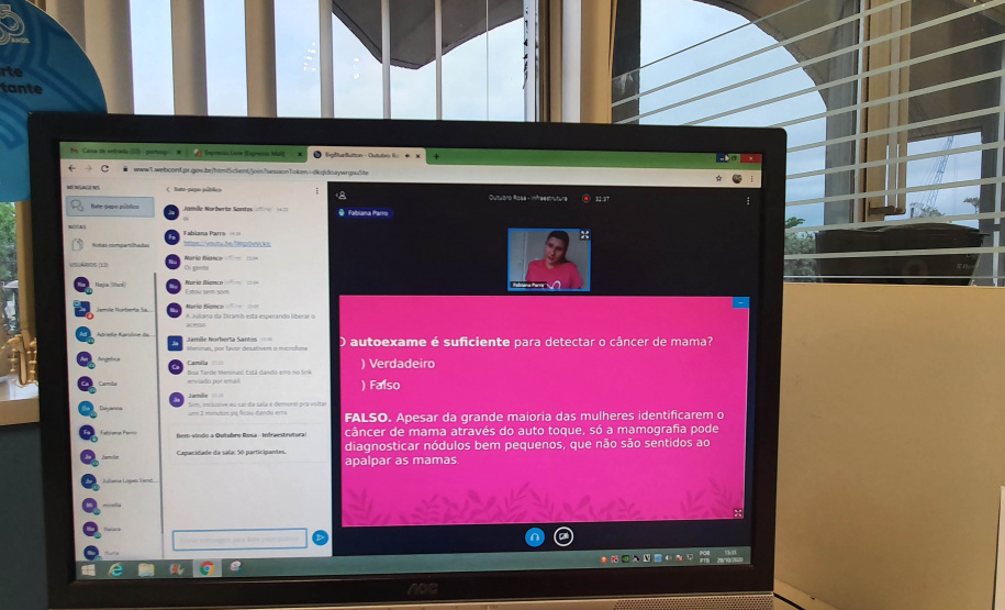 Para encerrar as atividades alusivas ao Outubro Rosa, as funcionárias da Portos do Paraná participaram nesta quinta-feira (29) de uma palestra sobre o câncer de mama. O encontro online reuniu colaboradoras e estagiárias da empresa pública para conversar sobre o tema com a diretora-geral do Instituto Peito Aberto, Fabiana Parro. Foto: Portos do Paraná