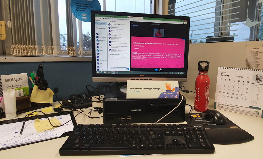 Para encerrar as atividades alusivas ao Outubro Rosa, as funcionárias da Portos do Paraná participaram nesta quinta-feira (29) de uma palestra sobre o câncer de mama. O encontro online reuniu colaboradoras e estagiárias da empresa pública para conversar sobre o tema com a diretora-geral do Instituto Peito Aberto, Fabiana Parro. Foto: Portos do Paraná