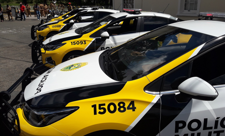 O Departamento de Estradas de Rodagem do Paraná (DER/PR), entregou cinco novas viaturas à Polícia Rodoviária Estadual. A entrega foi terça-feira (27), durante cerimônia que comemorou os 56 anos de atividades do batalhão. Foto:DER