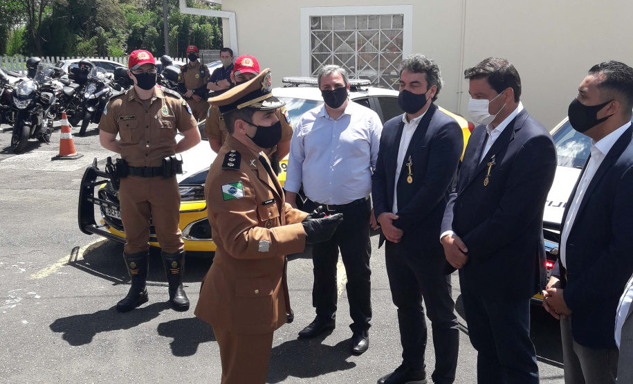 O Departamento de Estradas de Rodagem do Paraná (DER/PR), entregou cinco novas viaturas à Polícia Rodoviária Estadual. A entrega foi terça-feira (27), durante cerimônia que comemorou os 56 anos de atividades do batalhão. Foto:DER