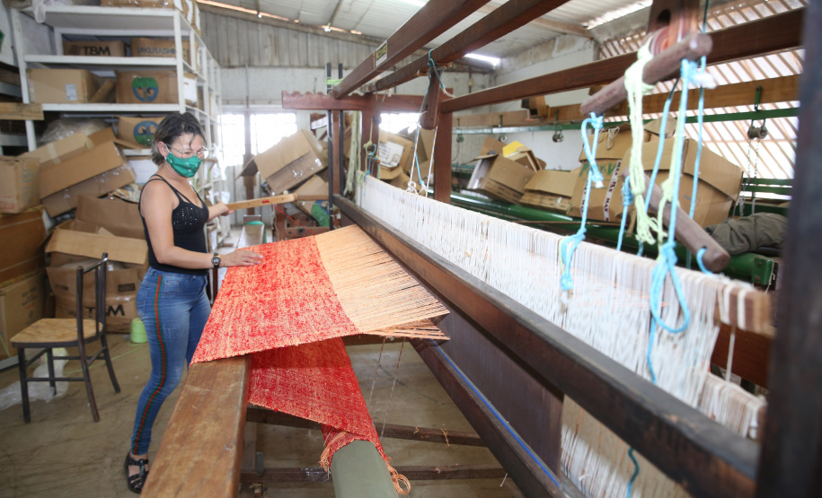 FEITO NO PARANA - Casulo Feliz empresa de Maringa que produz  fio de seda  de forma manual, aproveitando os casulos impróprios para a indústria e também reciclando os subprodutos dessa mesma matéria-prima.07/10/2020 - Foto: Geraldo Bubniak/AEN