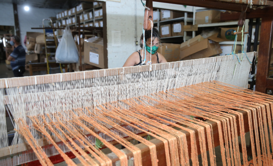 FEITO NO PARANA - Casulo Feliz empresa de Maringa que produz  fio de seda  de forma manual, aproveitando os casulos impróprios para a indústria e também reciclando os subprodutos dessa mesma matéria-prima.07/10/2020 - Foto: Geraldo Bubniak/AEN