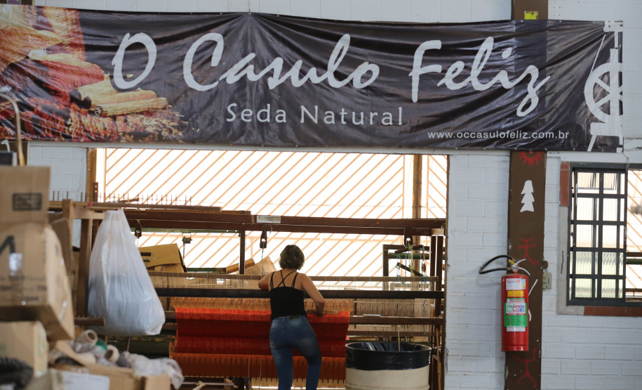 FEITO NO PARANA - Casulo Feliz empresa de Maringa que produz  fio de seda  de forma manual, aproveitando os casulos impróprios para a indústria e também reciclando os subprodutos dessa mesma matéria-prima.07/10/2020 - Foto: Geraldo Bubniak/AEN