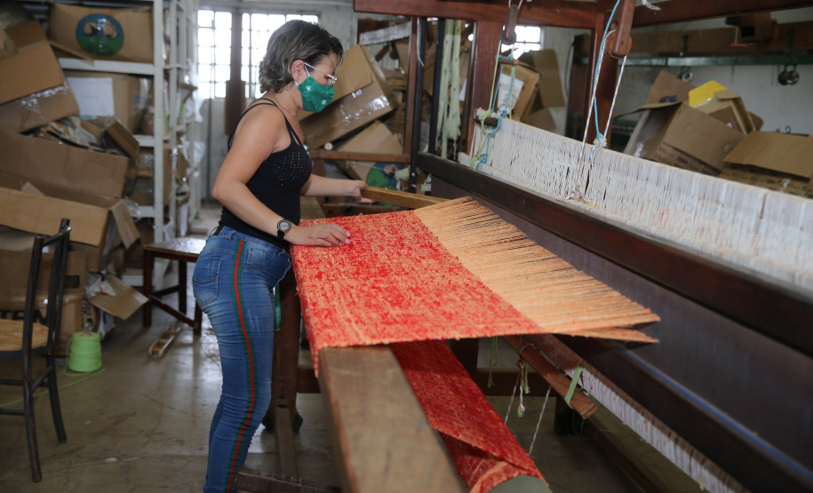 FEITO NO PARANA - Casulo Feliz empresa de Maringa que produz  fio de seda  de forma manual, aproveitando os casulos impróprios para a indústria e também reciclando os subprodutos dessa mesma matéria-prima.07/10/2020 - Foto: Geraldo Bubniak/AEN
