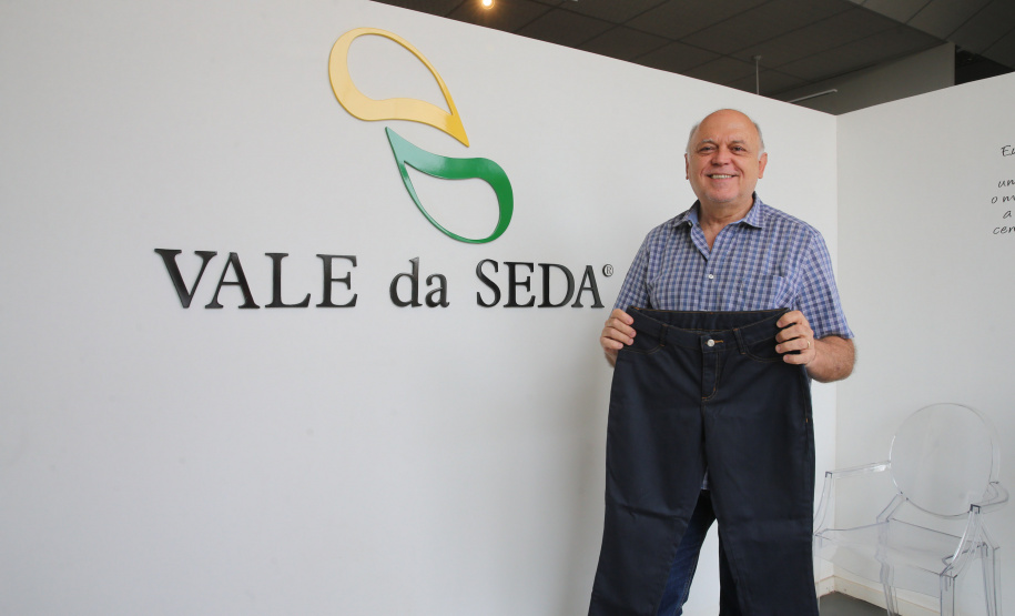 FEITO NO PARANA - Vale da Seda é um dos pólos de produção de vestuário no Brasil resultado de esforços conjuntos entre empresas privadas, universidades estaduais e sindicatos estão tornando possível a produção de artigos de seda, comercializados sob a marca coletiva Vale da Seda, que oferece garantia de origem, composição, qualidade e compromisso com o desenvolvimento regional sustentável