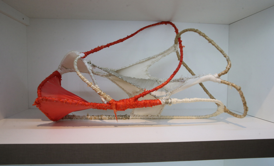 FEITO NO PARANA - Vale da Seda é um dos pólos de produção de vestuário no Brasil resultado de esforços conjuntos entre empresas privadas, universidades estaduais e sindicatos estão tornando possível a produção de artigos de seda, comercializados sob a marca coletiva Vale da Seda, que oferece garantia de origem, composição, qualidade e compromisso com o desenvolvimento regional sustentável. Maringá - 07/10/2020 - Foto: Geraldo Bubniak/AEN