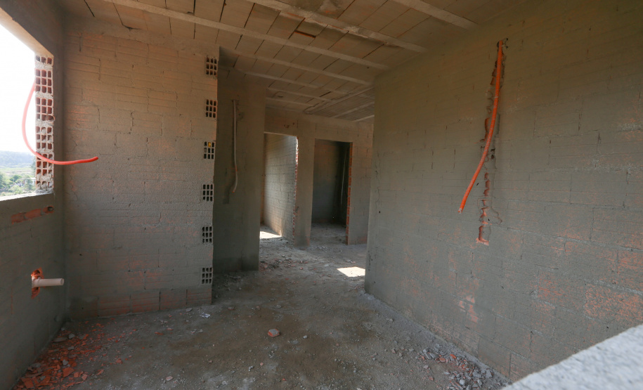 Casas Imbituva Construção das 157 casas na Vila Zezo em Imbituva, o local passará por ação completa de regularização fundiária, com demarcação dos lotes individualizados e entrega de títulos de propriedade aos moradores. Também serão feitas obras de infraestrutura complementar para urbanização completa da região.13/10/2020 - Foto: Geraldo Bubniak/AEN