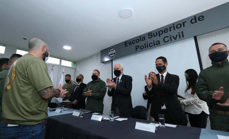 A Polícia Civil do Paraná comemora o aniversário de 30 anos do seu grupo de elite, o Tático Integrado de Grupos de Repressão Especial (Tigre). 

O aniversário foi comemorado em solenidade com a presença do vice-governador Darci Piana, do secretário da Segurança Pública do Paraná, Romulo Marinho Soares, e do delegado-geral da Polícia Civil, Silvio Jacob Rockembach. O evento foi na Escola Superior da Polícia Civil, em Curitiba.Foto:Camila Tonett