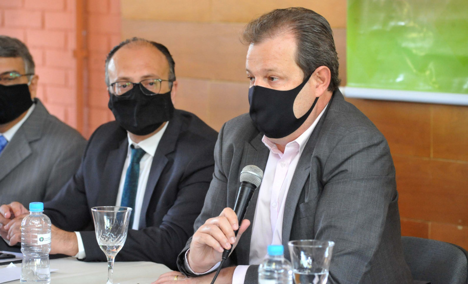 O Governo do Estado lançou nesta quinta-feira (5), na Universidade Estadual de Londrina (UEL), um novo serviço de atendimento à população chamado Saúde Online Paraná. A plataforma inovadora utiliza um sofisticado sistema de Inteligência Artificial, que vai conectar os pacientes e profissionais da Saúde de forma personalizada e eficiente.