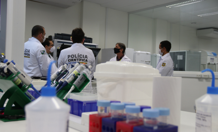 Equipamento amplia a capacidade prática de exames de DNA do Laboratório de Genética Molecular Forense e foi doado pela Secretaria Nacional da Segurança Pública do Ministério da Justiça.
Foto: SESP PR