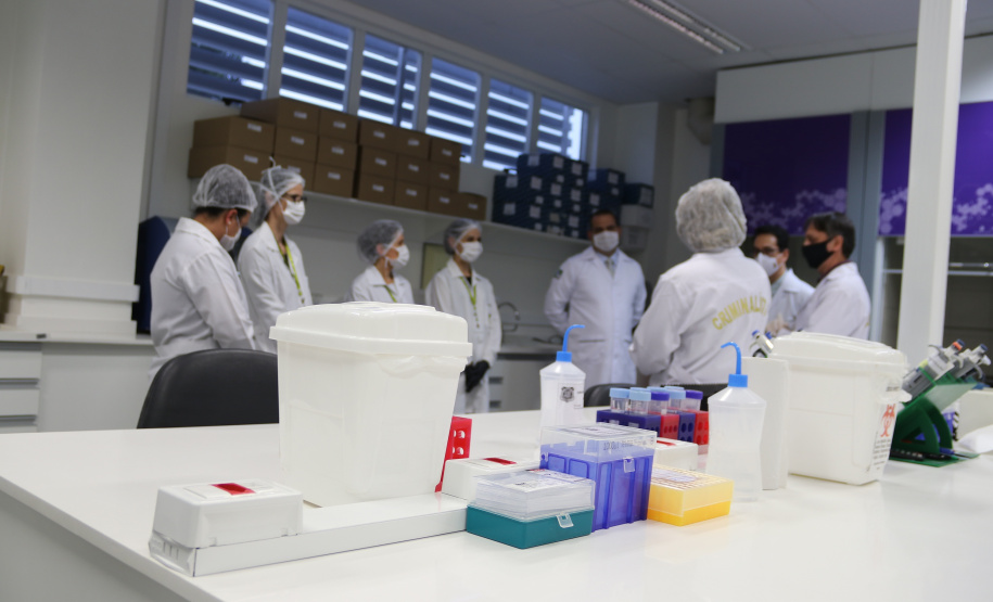 Equipamento amplia a capacidade prática de exames de DNA do Laboratório de Genética Molecular Forense e foi doado pela Secretaria Nacional da Segurança Pública do Ministério da Justiça.
Foto: SESP PREquipamento amplia a capacidade prática de exames de DNA do Laboratório de Genética Molecular Forense e foi doado pela Secretaria Nacional da Segurança Pública do Ministério da Justiça.
Foto: SESP PR