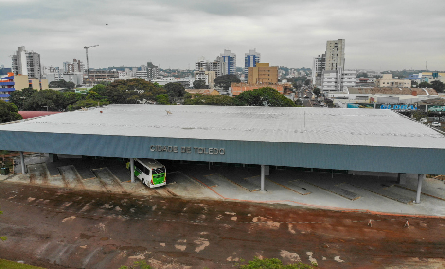 O Governo do Paraná aprovou 3.225 ações para promover o desenvolvimento da estrutura urbana dos Municípios, desde 1º de janeiro de 2019 até o último dia três de novembro. São obras e aquisições de máquinas, equipamentos e serviços, que, somadas, chegam a R$ 1,87 bilhão para Municípios de todas as Regiões do Estado. São autorizadas pela Secretaria do Desenvolvimento Urbano e de Obras Públicas (SEDU), com operação do Serviço Social Autônomo (Paranacidade, vinculado às SEDU).