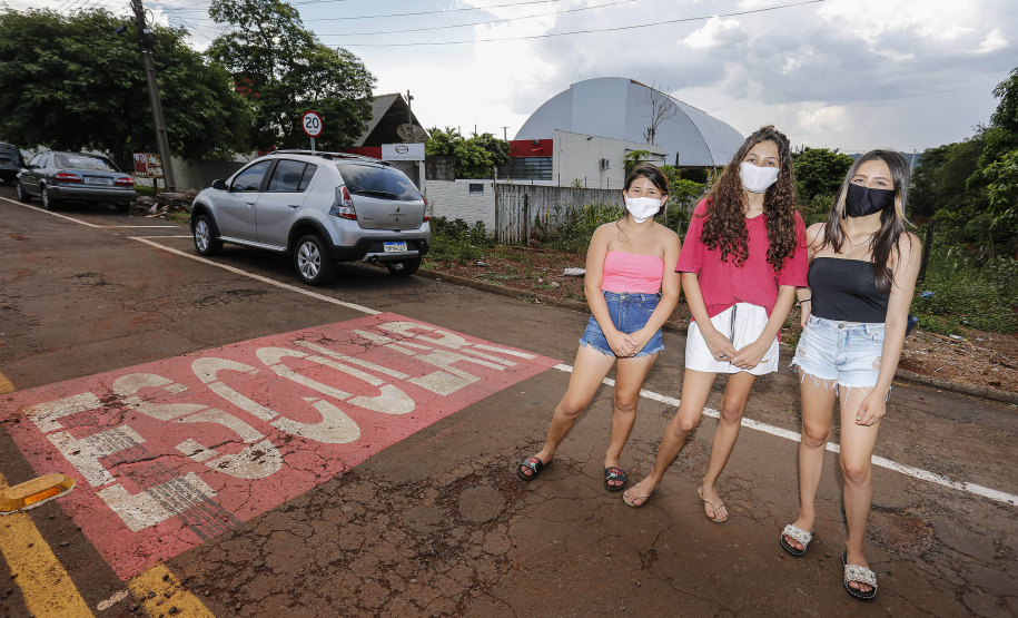 São Miguel do Iguaçu - 21-10-2020 - Ginasio do Colegio Estadual Campo Castelo Branco - Personagem Yasmim Quevedo dos Santos, Maria Luiza da Silva e Katyele Caetano - Foto : Jonathan Campos / AEN