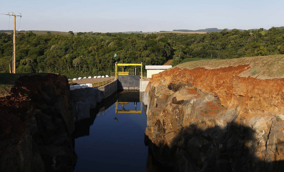 O governador Carlos Massa Ratinho Junior participou nesta sexta-feira (06), ao lado presidente da República Jair Bolsonaro, da inauguração da Pequena Central Hidrelétrica (PCH) Bedim, em Renascença, na Região Sudoeste