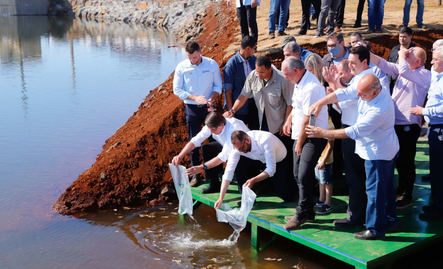 O governador Carlos Massa Ratinho Junior participou nesta sexta-feira (06), ao lado presidente da República Jair Bolsonaro, da inauguração da Pequena Central Hidrelétrica (PCH) Bedim, em Renascença, no Sudoeste do Paraná.