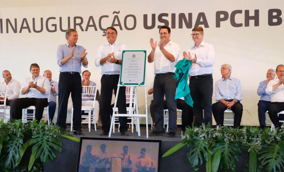 O governador Carlos Massa Ratinho Junior participou nesta sexta-feira (06), ao lado presidente da República Jair Bolsonaro, da inauguração da Pequena Central Hidrelétrica (PCH) Bedim, em Renascença, no Sudoeste do Paraná.