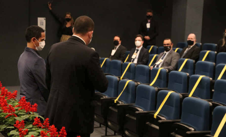 O encerramento do evento Senasp Itinerante, organizado Secretaria Nacional de Segurança Pública (SENASP), do Ministério da Justiça e Segurança Pública ocorreu nesta sexta-feira (06/11). No último dia do encontro foram feitas reuniões com os comandantes do Corpo de Bombeiros e diretores da Polícia Científica da região sul do país. Além disso, duas câmaras temáticas, uma sobre emendas parlamentares e outra sobre georreferenciamento e geointeligência, concluíram o evento.Foto:SESP