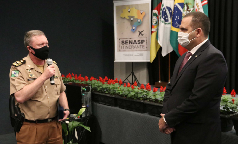 O encerramento do evento Senasp Itinerante, organizado Secretaria Nacional de Segurança Pública (SENASP), do Ministério da Justiça e Segurança Pública ocorreu nesta sexta-feira (06/11). No último dia do encontro foram feitas reuniões com os comandantes do Corpo de Bombeiros e diretores da Polícia Científica da região sul do país. Além disso, duas câmaras temáticas, uma sobre emendas parlamentares e outra sobre georreferenciamento e geointeligência, concluíram o evento.Foto:SESP