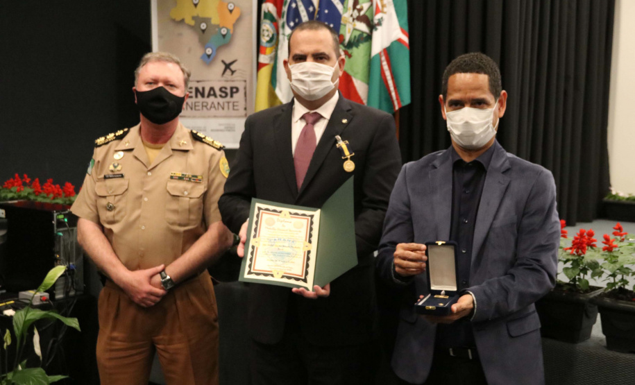 O encerramento do evento Senasp Itinerante, organizado Secretaria Nacional de Segurança Pública (SENASP), do Ministério da Justiça e Segurança Pública ocorreu nesta sexta-feira (06/11). No último dia do encontro foram feitas reuniões com os comandantes do Corpo de Bombeiros e diretores da Polícia Científica da região sul do país. Além disso, duas câmaras temáticas, uma sobre emendas parlamentares e outra sobre georreferenciamento e geointeligência, concluíram o evento.Foto:SESP