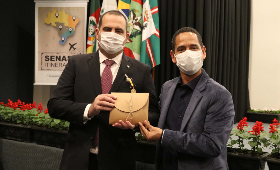 O encerramento do evento Senasp Itinerante, organizado Secretaria Nacional de Segurança Pública (SENASP), do Ministério da Justiça e Segurança Pública ocorreu nesta sexta-feira (06/11). No último dia do encontro foram feitas reuniões com os comandantes do Corpo de Bombeiros e diretores da Polícia Científica da região sul do país. Além disso, duas câmaras temáticas, uma sobre emendas parlamentares e outra sobre georreferenciamento e geointeligência, concluíram o evento.Foto:SESP