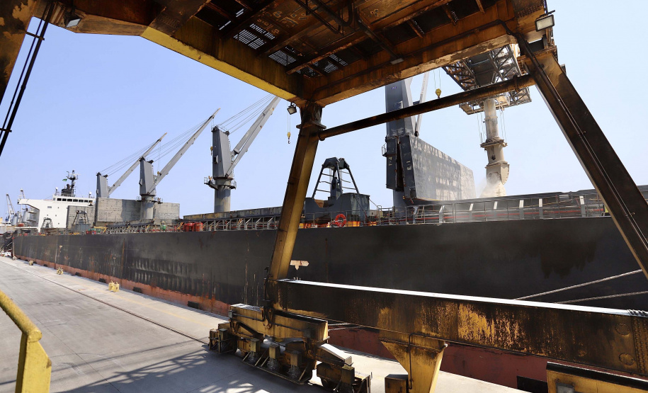 Movimento de dez meses indica novo recorde dos portos do Paraná neste ano