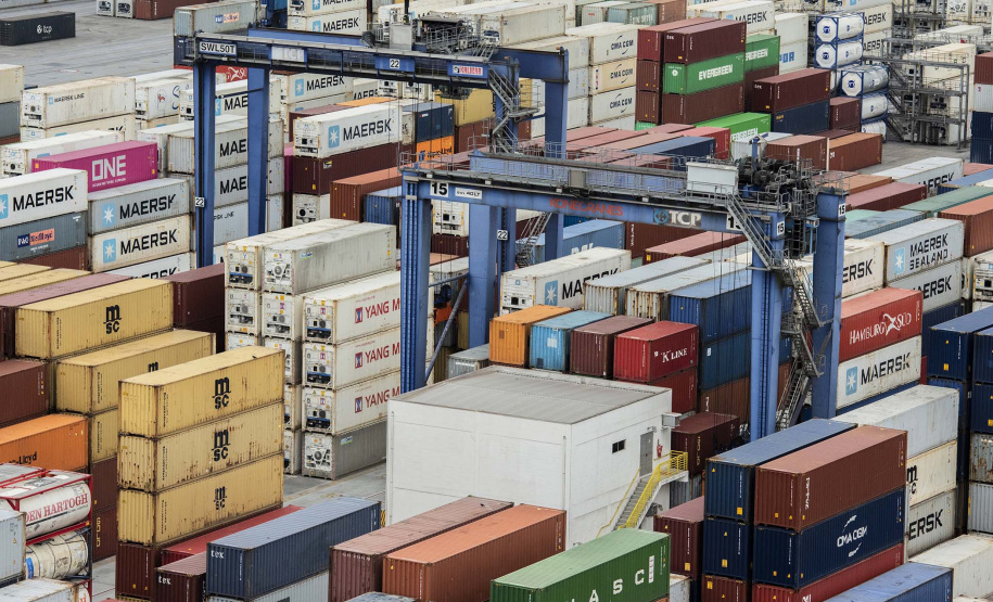 Movimento de dez meses indica novo recorde dos portos do Paraná neste ano