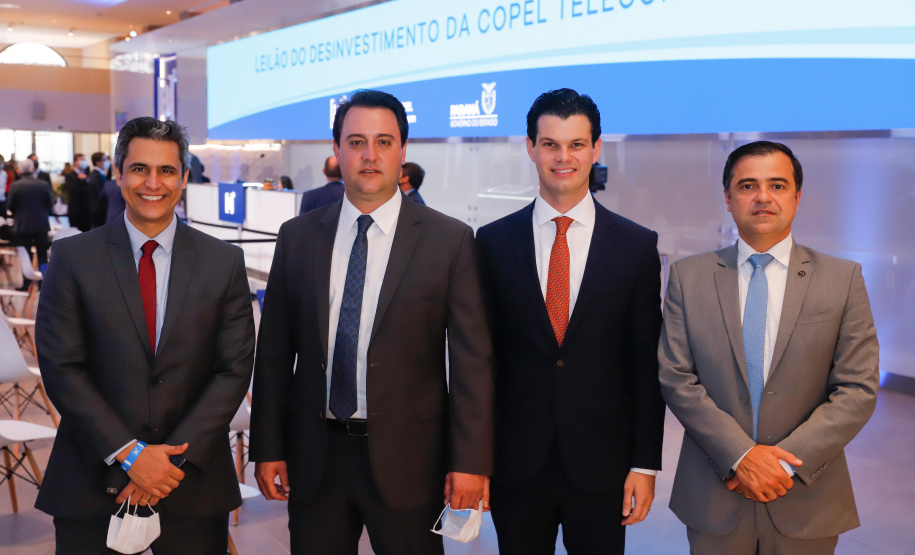 A venda da subsidiária de telecomunicações da Copel arrecadou R$ 2,39 bilhões.Para o governador Carlos Massa Ratinho Junior, o bom resultado demonstra a solidez da companhia e o processo de transparência que acompanhou a privatização, a primeira em 20 anos no Estado.