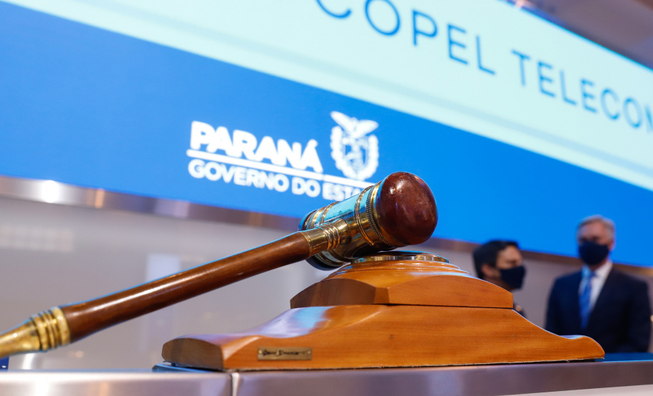 A venda da subsidiária de telecomunicações da Copel arrecadou R$ 2,39 bilhões.Para o governador Carlos Massa Ratinho Junior, o bom resultado demonstra a solidez da companhia e o processo de transparência que acompanhou a privatização, a primeira em 20 anos no Estado.