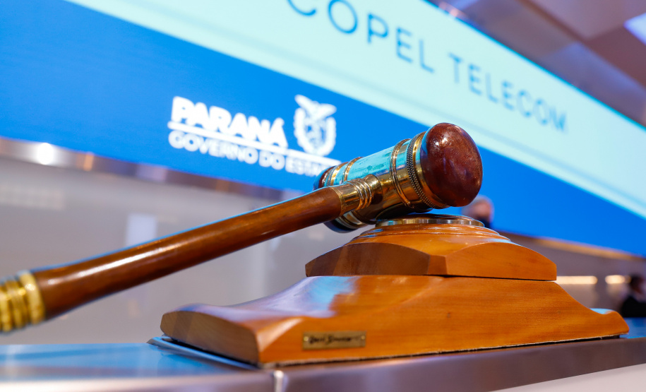 A venda da subsidiária de telecomunicações da Copel arrecadou R$ 2,39 bilhões.Para o governador Carlos Massa Ratinho Junior, o bom resultado demonstra a solidez da companhia e o processo de transparência que acompanhou a privatização, a primeira em 20 anos no Estado.