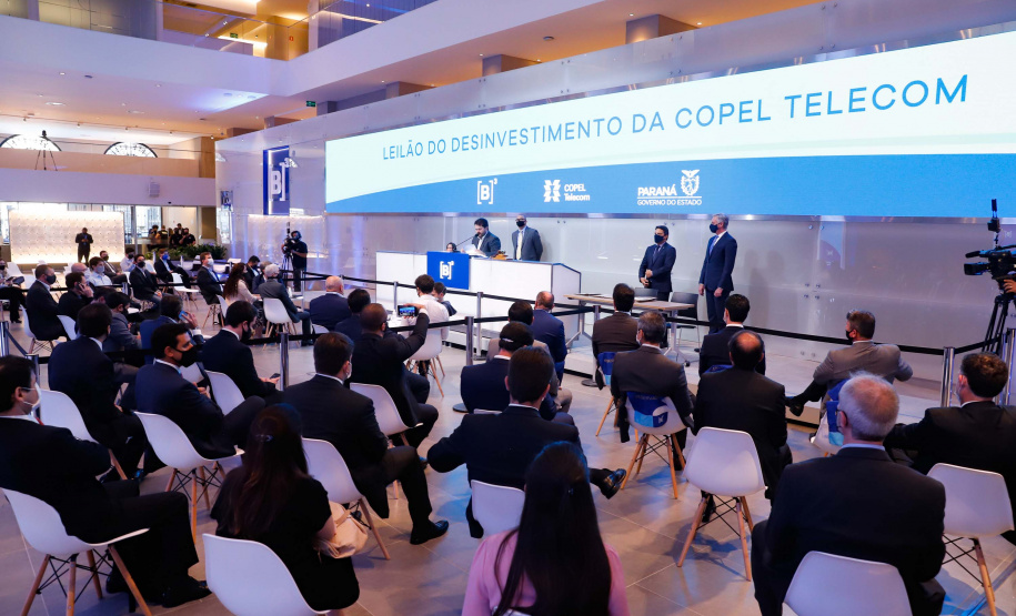 A venda da subsidiária de telecomunicações da Copel arrecadou R$ 2,39 bilhões.Para o governador Carlos Massa Ratinho Junior, o bom resultado demonstra a solidez da companhia e o processo de transparência que acompanhou a privatização, a primeira em 20 anos no Estado.