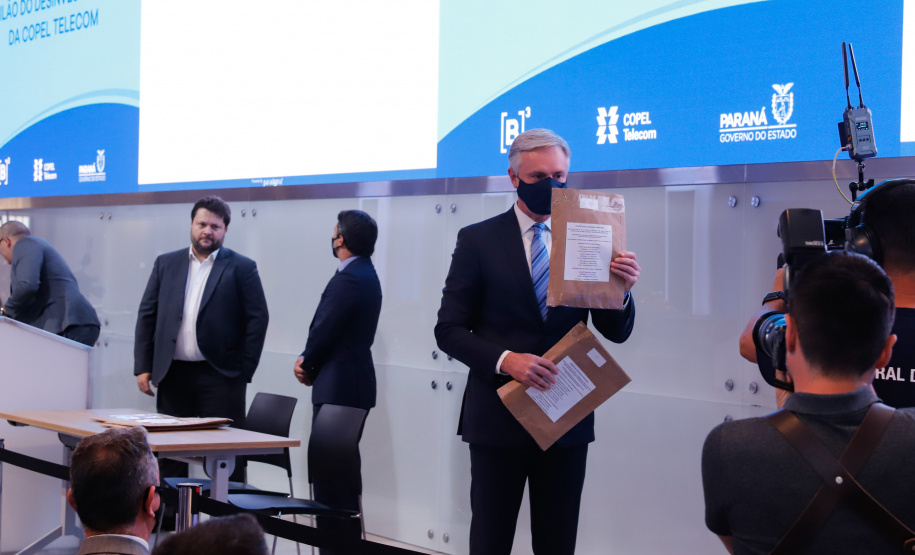 A venda da subsidiária de telecomunicações da Copel arrecadou R$ 2,39 bilhões.Para o governador Carlos Massa Ratinho Junior, o bom resultado demonstra a solidez da companhia e o processo de transparência que acompanhou a privatização, a primeira em 20 anos no Estado.