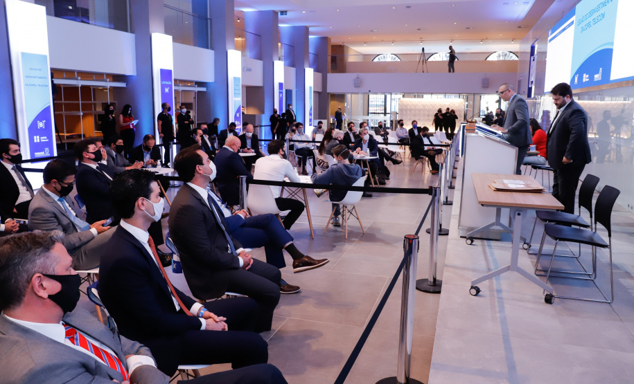 A venda da subsidiária de telecomunicações da Copel arrecadou R$ 2,39 bilhões.Para o governador Carlos Massa Ratinho Junior, o bom resultado demonstra a solidez da companhia e o processo de transparência que acompanhou a privatização, a primeira em 20 anos no Estado.