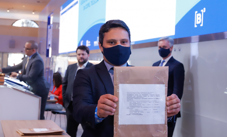 A venda da subsidiária de telecomunicações da Copel arrecadou R$ 2,39 bilhões.Para o governador Carlos Massa Ratinho Junior, o bom resultado demonstra a solidez da companhia e o processo de transparência que acompanhou a privatização, a primeira em 20 anos no Estado.