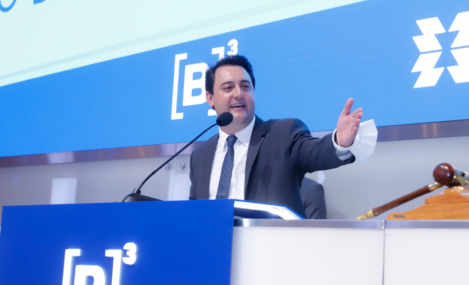 A venda da subsidiária de telecomunicações da Copel arrecadou R$ 2,39 bilhões.Para o governador Carlos Massa Ratinho Junior, o bom resultado demonstra a solidez da companhia e o processo de transparência que acompanhou a privatização, a primeira em 20 anos no Estado.