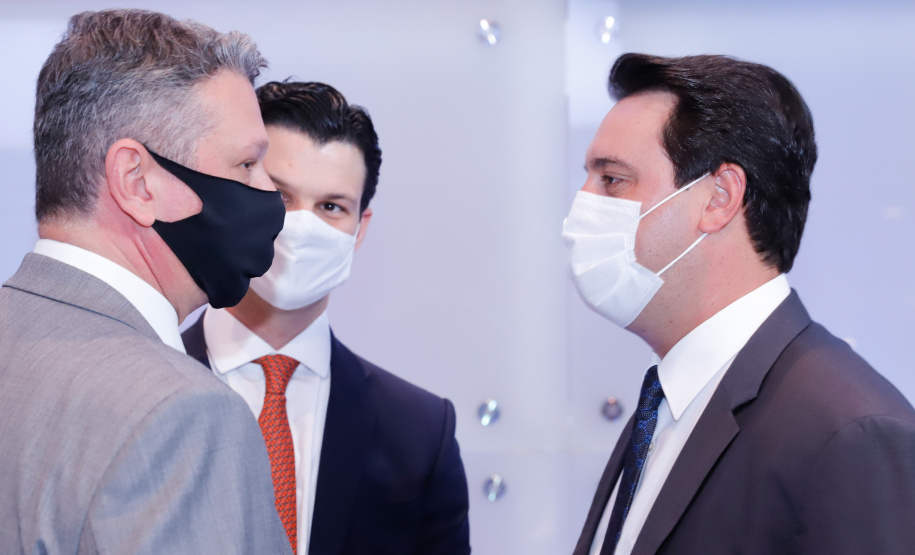 A venda da subsidiária de telecomunicações da Copel arrecadou R$ 2,39 bilhões.Para o governador Carlos Massa Ratinho Junior, o bom resultado demonstra a solidez da companhia e o processo de transparência que acompanhou a privatização, a primeira em 20 anos no Estado.