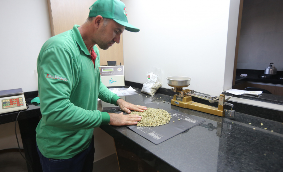 FEITO NO PARANA - Fabrica do Café Bela Esperança da cidade de Mandaguari. Na foto, Fernando Lopes diretor.06/10/2020 - Foto: Geraldo Bubniak/AEN