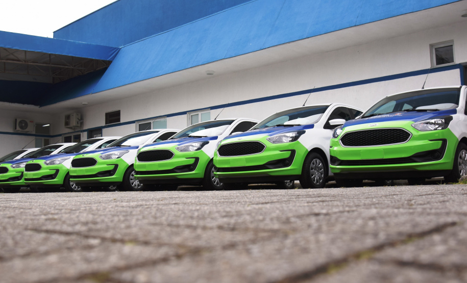 São sete veículos novos que servirão para atendimento da atenção básica das sete Unidades de Saúde do município. O investimento foi de R$ 280 mil
Foto: Americo Antonio/SESA