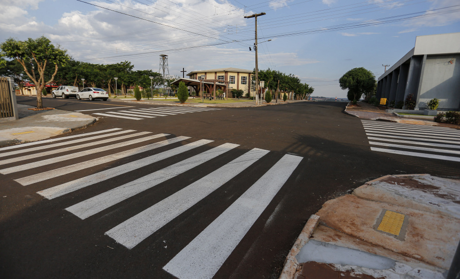 Missal - 21-10-2020 - Pavimentação asfaltica no distrito de Dom Armando em Missal- Foto : Jonathan Campos / AEN
