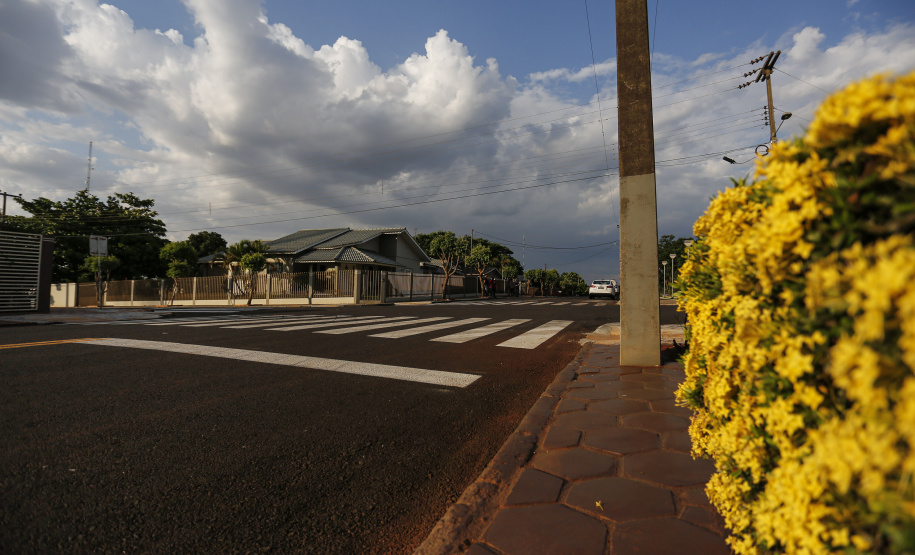 Missal - 21-10-2020 - Pavimentação asfaltica no distrito de Dom Armando em Missal- Foto : Jonathan Campos / AEN