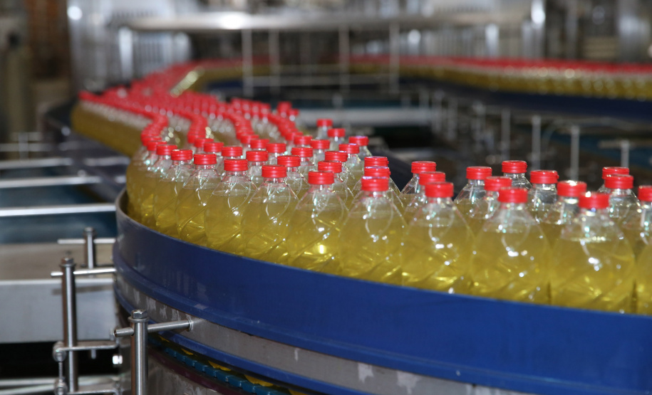 Feito no parana Coamo Mesmo com pandemia, indústria alimentícia paranaense cresce 9,4% no ano. Foto: Geraldo Bubniak/AEN