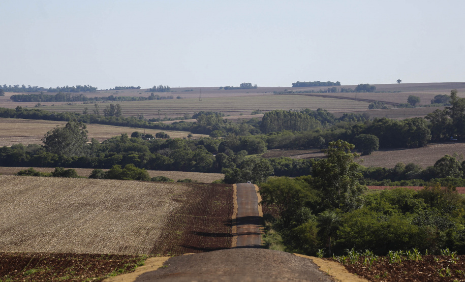 Palotina - 28-10-2020 - Pavimentacão em Pedra Poliédrica na KD-306 em Palotina -Foto : Jonathan Campos / AEN