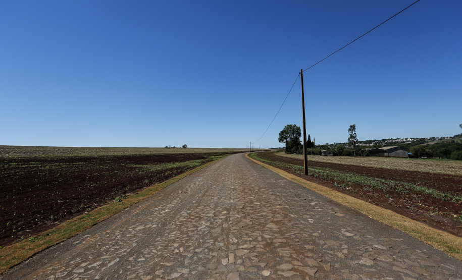 Palotina - 28-10-2020 - Pavimentacão em Pedra Poliédrica na KD-306 em Palotina -Foto : Jonathan Campos / AEN