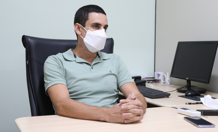 FEITO NO PARANA - Lizze equipamentos , empresa de comercialização de produtos para salão. Produtos profissionais como secadores, pranchas e máquinas de corte. Sidimar Rocha dos Santos, Sócio Fundador da Lizze e Petlizze Equipamentos.Campo Mourao 08/10/2020 - Foto: Geraldo Bubniak/AEN