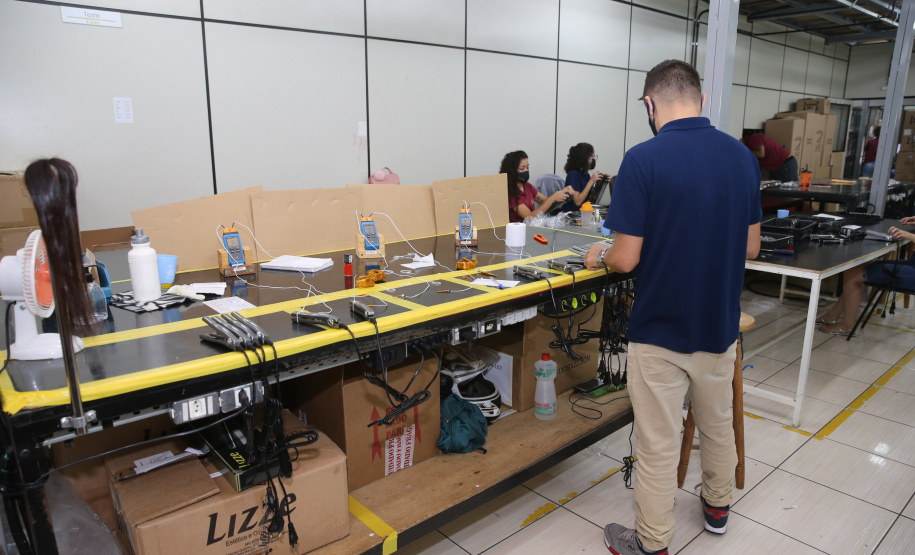 FEITO NO PARANA - Lizze equipamentos , empresa de comercialização de produtos para salão. Produtos profissionais como secadores, pranchas e máquinas de corte. Campo Mourao 08/10/2020 - Foto: Geraldo Bubniak/AEN